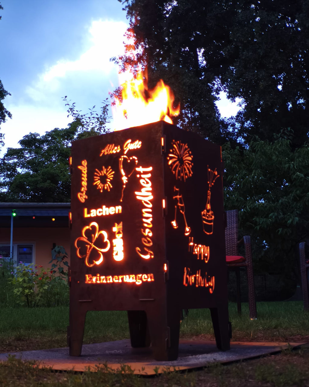 Feuertonne „Happy Birthday“